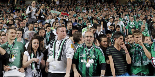 3162142_3_ba1b_des-supporters-de-saint-etienne-pendant-le_d41821fc18aaf01d37f18cf690c6dd97