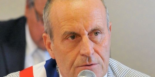 robert-chardon-veut-aussi-se-presenter-aux-regionales-et-a_2741126_800x400