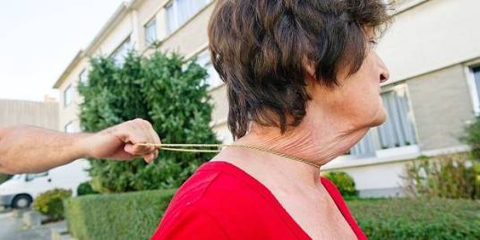 Arrache collier vielle