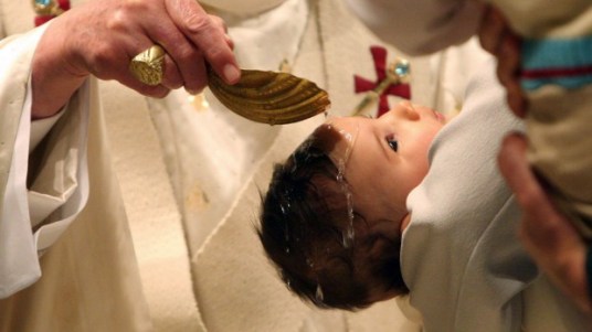 Bapteme pretre eglise catholique france soeur