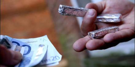 dealer cannabis drogue cite arrete argent