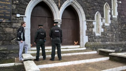 eglise belfaste tag islamophobe cochon
