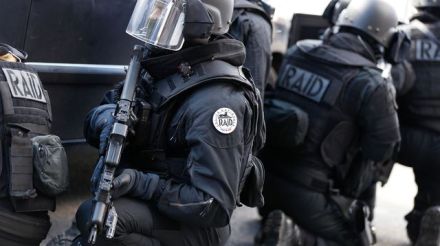 Forcené stepahen police tire raid