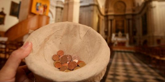 le-cure-ne-restituait-pas-au-diocese-l-argent-que-lui_3286685_800x400