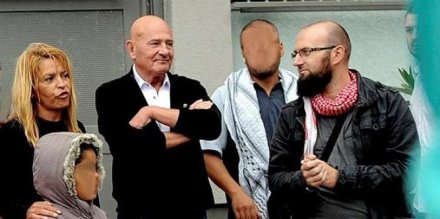 les-trois-personnes-menacees-par-le-fameux-tract-du-kkk_1630965_667x333