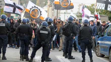 ©PHOTOPQR/LE TELEGRAMME ; PHOTO FRANCOIS DESTOC / LE TELEGRAMME PONTIVY (56) : Environ 200 personnes du parti d'extrême droite breton ADSAV ont manifesté. Plusieurs personnes ont été prises à partie dont des journalistes, des antifaf et des personnes de couleurs. (MaxPPP TagID: maxnewsworldthree877914.jpg) [Photo via MaxPPP]