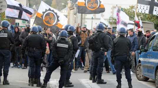 ©PHOTOPQR/LE TELEGRAMME ; PHOTO FRANCOIS DESTOC / LE TELEGRAMME PONTIVY (56) : Environ 200 personnes du parti d'extrême droite breton ADSAV ont manifesté. Plusieurs personnes ont été prises à partie dont des journalistes, des antifaf et des personnes de couleurs. (MaxPPP TagID: maxnewsworldthree877914.jpg) [Photo via MaxPPP]