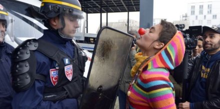 a-nantes-quelque-800-personnes-selon-la-police-ont-commence_1163432_667x333