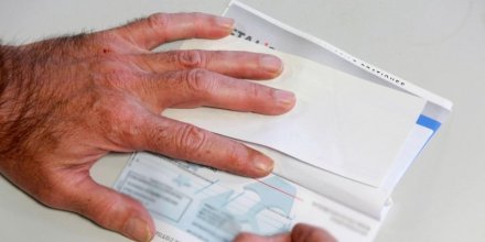 en-six-mois-de-janvier-a-juin-2012-francis-bisiaux-a-emis_1987900_800x400