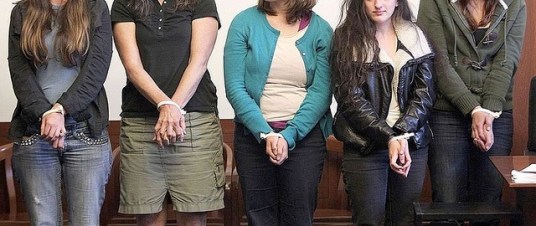 gang fille racket vol magasin