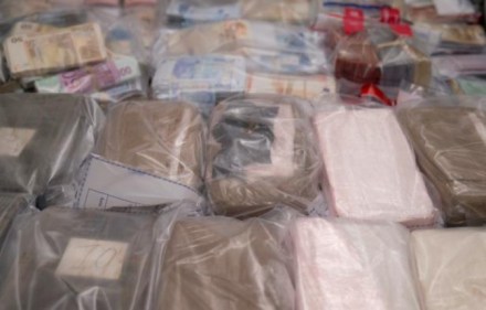 648x415_18_kg_de_cocaine_et_20_kg_de_cannabis_saisis_par_la_police_le_23_novembre_2015_photographies_a_la_pj