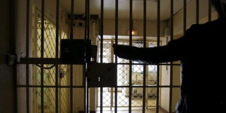 a-la-prison-de-vendil-le-vieil-sont-detenues-des-personnes_3159234_800x400