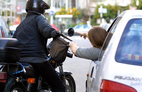 NICE MATIN-NICE/ILLUSTRATION VOL A L'ARRACHE