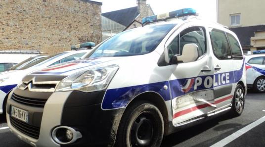 ivre-il-fonce-dans-la-voiture-des-policiers