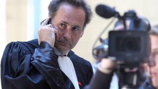 le-batonnier-de-paris-va-saisir-hollande