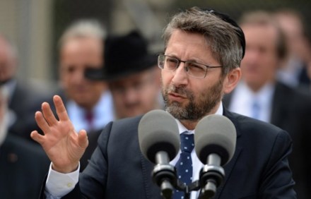 Les-migrants-sont-nos-freres-en-humanite-rappelle-le-grand-rabbin-de-France_article_popin