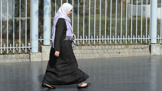 un-femme-portant-le-hijab_4009673