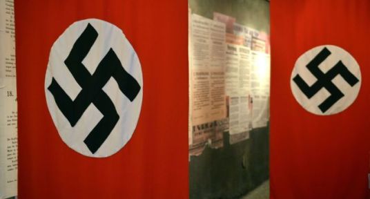 1881150-drapeaux-nazis