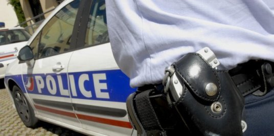 les-policiers-ont-interpelle-le-jeune-homme-menacant-envers_1597091_667x333