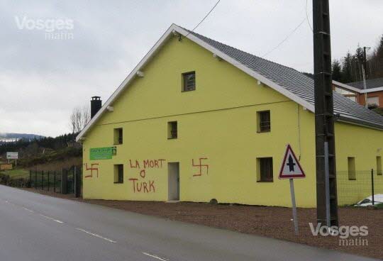 situe-au-bord-de-la-route-departementale-le-gite-saint-joseph-a-ete-couvert-de-messages-racistes-et-de-croix-gammees-photo-a-r-1456094319