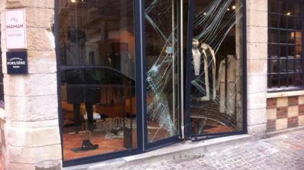 un-magasin-attaque-la-voiture-belier-rouen_0.jpg