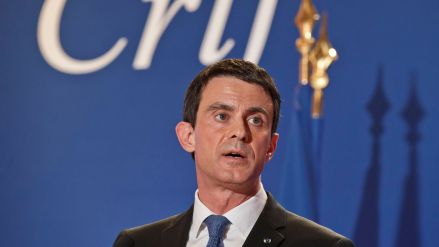le-premier-ministre-manuel-valls-prononce-une-allocution-lors-du-diner-annuel-du-conseil-representatif-des-institutions-juives-de-france-crif-a-paris-le-7-mars-2016_5560293.jpg