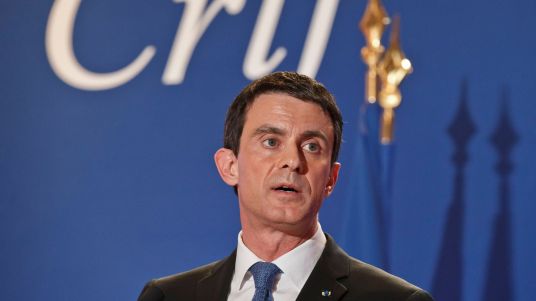 le-premier-ministre-manuel-valls-prononce-une-allocution-lors-du-diner-annuel-du-conseil-representatif-des-institutions-juives-de-france-crif-a-paris-le-7-mars-2016_5560293.jpg