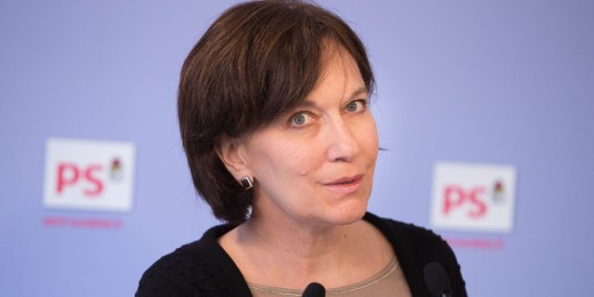 Nommee-au-gouvernement-l-ancienne-porte-parole-du-PS-Laurence-Rossignol-va-etre-plus-sobre-sur-Twitter