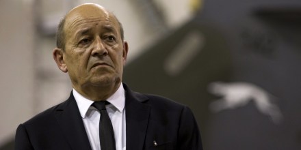 Les-arnaqueurs-se-faisaient-passer-pour-Jean-Yves-Le-Drian
