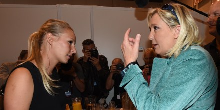 Marine-Le-Pen-agacee-par-Marion-Marechal-Le-Pen-qui-n-arrete-pas-de-la-jouer-perso.jpg