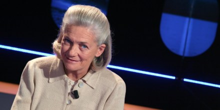 Tenues-islamiques-une-militante-anti-racisme-appelle-au-boycot-d-Elisabeth-Badinter.jpg