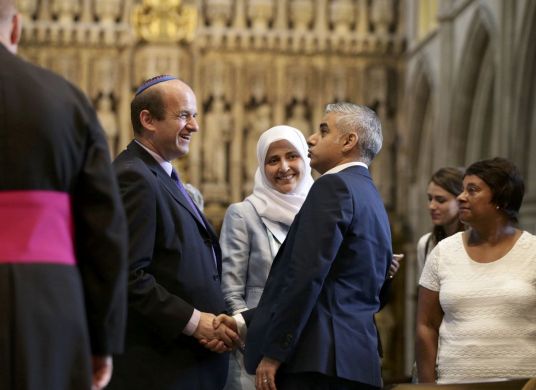 4915859_6_a05f_sadiq-khan-felicite-apres-sa-prise-de_d80cab8f152079c3f851cb15512e1bc6