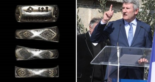 anneau jeanne d'arc villier philippe puys du fou faux anglais