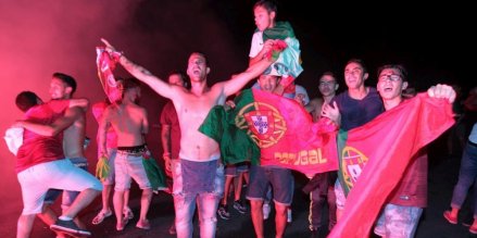 dans-la-nuit-rochelaise-en-rouge-et-vert_3939022_1000x500