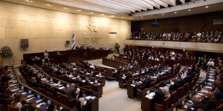 Israel-adoption-d-une-loi-jugee-raciste-sur-l-eviction-de-deputes.jpg