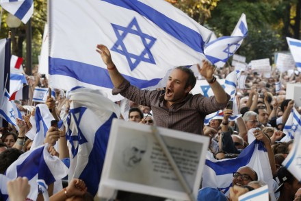 Manifestation-pro-israelienne-plusieurs-milliers-de-personnes-a-Paris.jpg