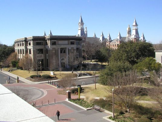 4979985_6_ea84_le-campus-de-l-universite-baylor-a-waco_65e09a2459fa5554d3177d4d3c103cfc.jpg