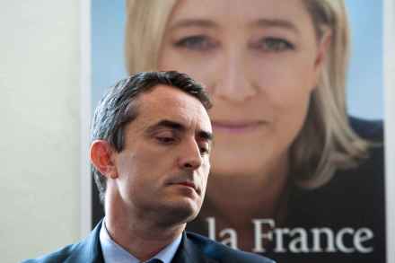 2048x1536-fit_marseille-le-15-mai-2012-le-front-national-presente-les-personnes-qui-se-presentent-sous-leurs