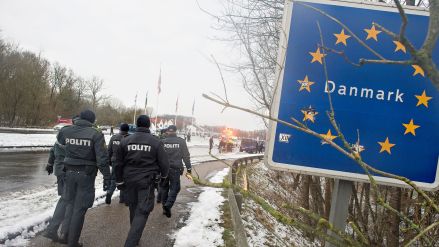 des-policiers-danois-a-la-frontiere-entre-le-danemark-et-l-allemagne-le-9-janvier-2016_5497663.jpg