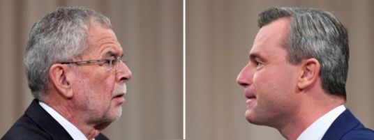 970094-alexander-van-der-bellen-g-ancien-patron-des-verts-autrichiens-face-a-nobert-hofer-son-adversaire-du.jpg