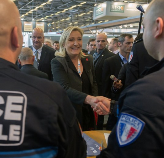 15812868-la-moitie-des-policiers-et-militaires-prets-a-voter-marine-le-pen