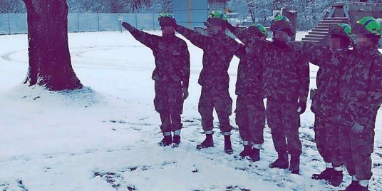 militaires-suisses-nazi-salut