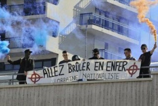 banderole-homophobe-et-loi-du-silence-1486501792